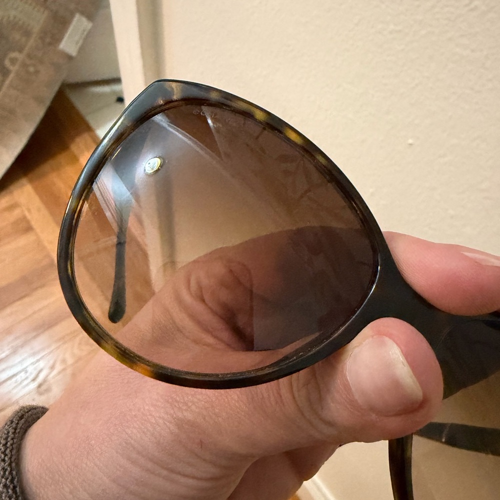 Authentic Chanel sunglasses with case. Good condition - Picture 11 of 11